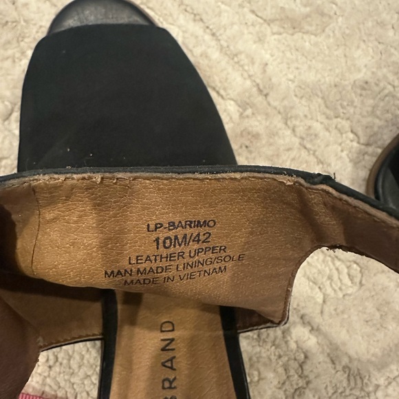 Black shoe with ankle strap and open toe - Picture 8 of 10